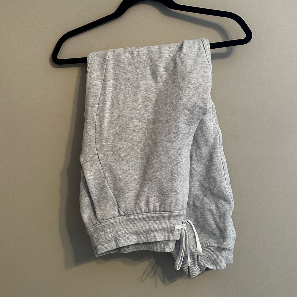 Lululemon - Picture 6 of 7